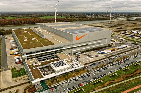 openingsuren nike shop laakdal|nike european logistics campus openingstijden.